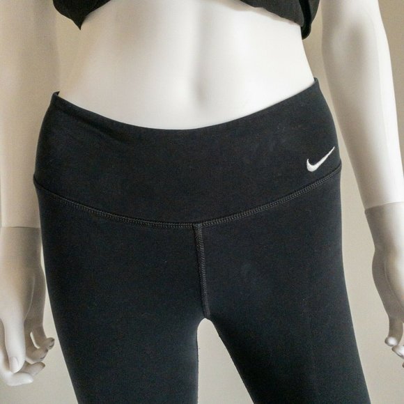 Nike Mini Swoosh Capri Cropped Leggings - Picture 7 of 9